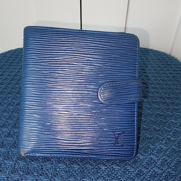 Louis Vuitton Authentic Epi Wallet Blue - Picture 1 of 10